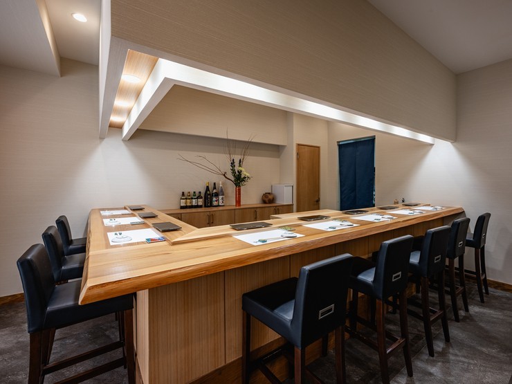 鮨ひぐちの内観