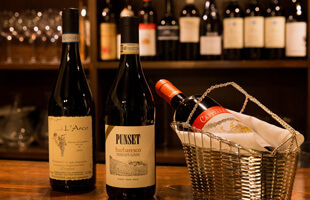 ワインはイタリアらしさを重視してセレクト。コースに合わせたワインが楽しめるグラスワインコースも