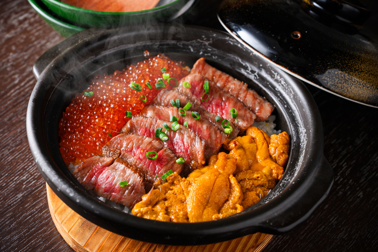 鳥取和牛・生雲丹・イクラの土鍋ご飯