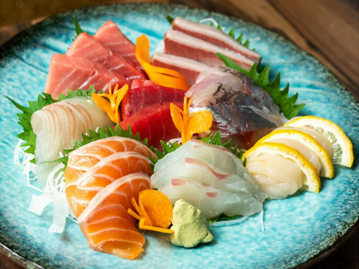 居酒家一進の豪華刺し盛り