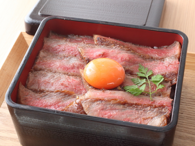 肉タレ屋　なんばBAL店の『黒毛和牛サーロインステーキのお重』