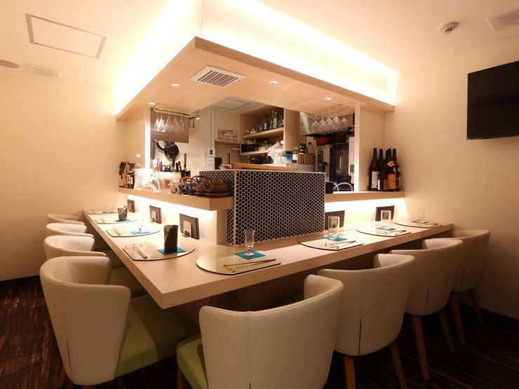 小料理つむぎの店内