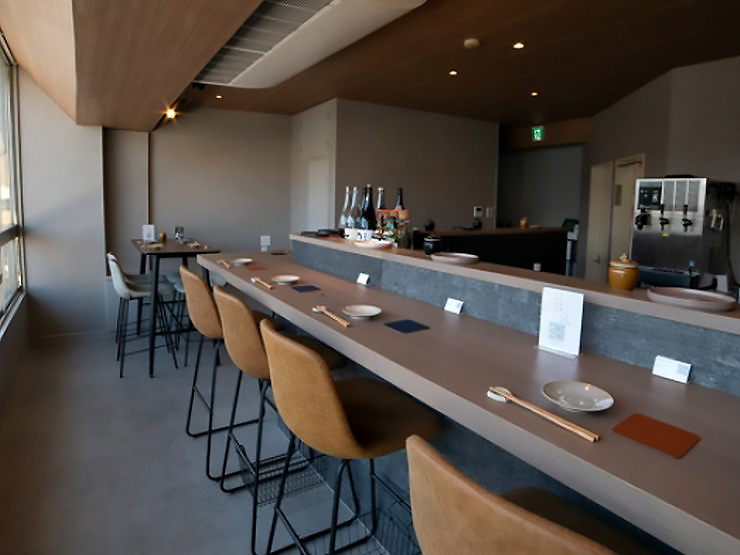 すし酒場ウマサブローの店内