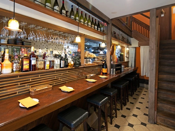 ビストロ　オランジュ（Bistrot Orange)の内観