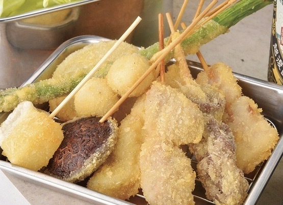 野菜や肉のほか、デザートなど具材も『串かつ』