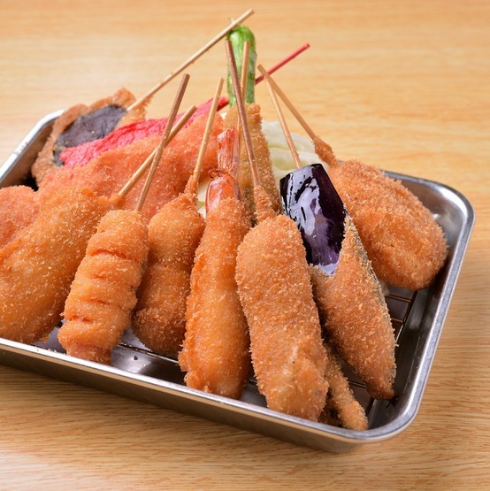 安くておいしい大阪名物を満喫！ 新世界エリアの老舗串揚げ店5選｜大阪