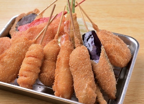 安くておいしい大阪名物を満喫！ 新世界エリアの老舗串揚げ店5選｜大阪