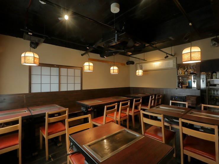 温もりのある明るい店内