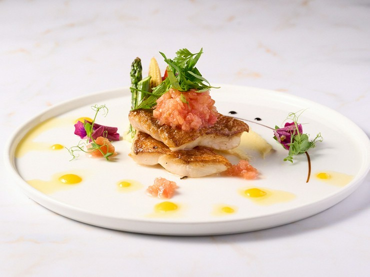 サラダ、スープ、パン付きの『日替わりお魚ランチ』