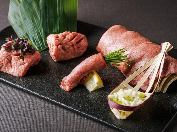 南新宿 和牛焼肉 慶のタン食べくらべ