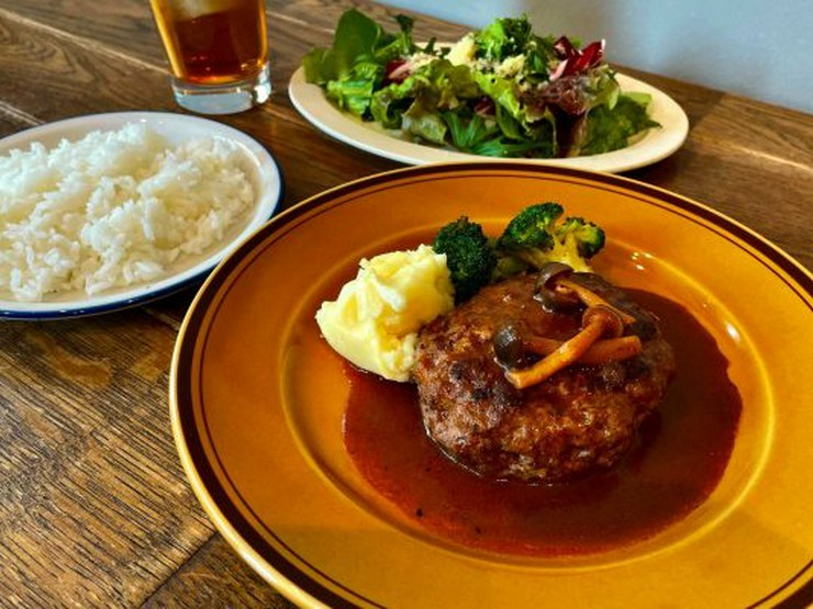 ライス、サラダ、ドリンクがセット『T4ハンバーグ』 1,100円