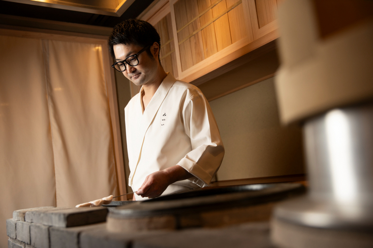炭火焼きを担当するのは、【トラットリアシチリアーナ ドンチッチョ】で腕を振るっていた君波真吾さん