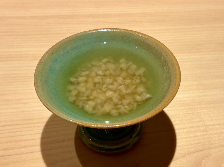 蕎麦の実をおだしで炊いた『蕎麦の実のスープ』。一呼吸おくように、滋味深い温かさが体に沁みわたる一杯です