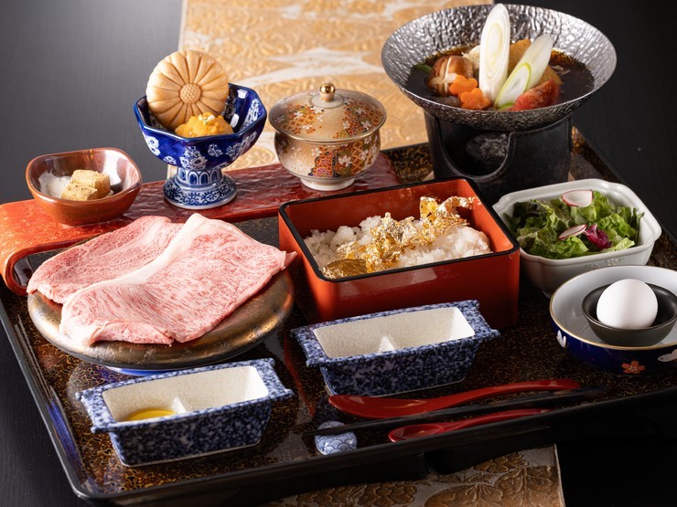 口の中でとろける、魅惑の和牛体験『A5甲州和牛すき焼き御膳』