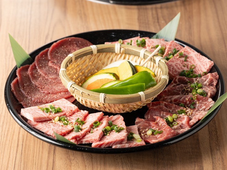 厳選食材を盛り合わせた、間違いなしの内容『特選セット』