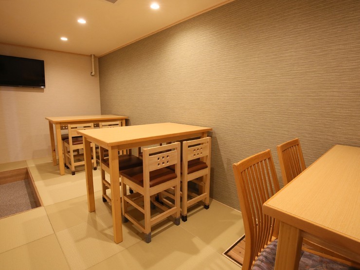 落ち着いた雰囲気の店内