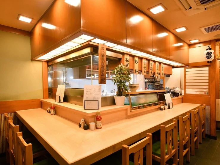 銀座　焼鳥　瓢箪の店内