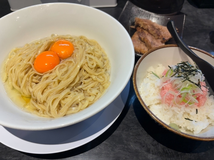 【拉麺 名もなき店】の『卵かけ麺』800円＋『ネギトロ丼』400円＋『チャーシュー増し』400円