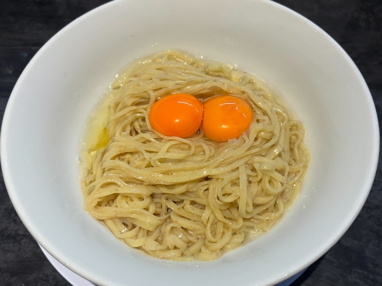 【拉麺 名もなき店】の『卵かけ麺』