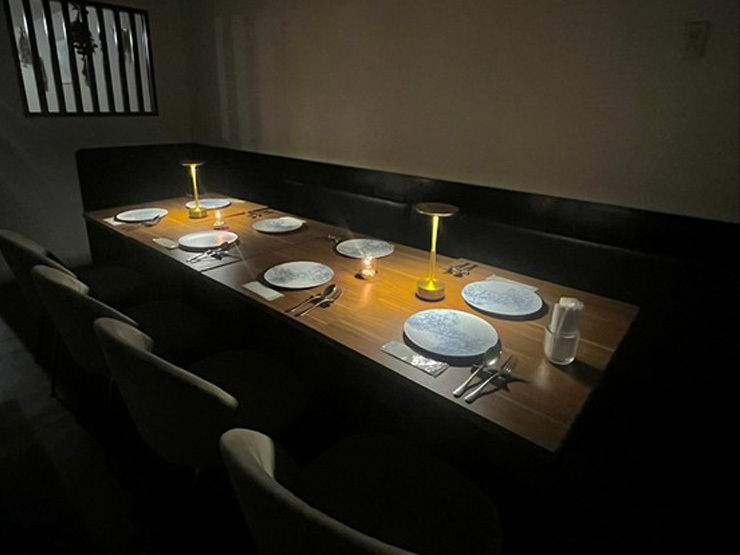 edelweiss Italian 新宿御苑の内観