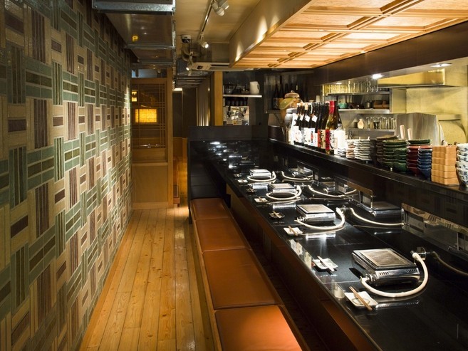 【焼肉と和酒 うしごろ 貫 恵比寿本店】のカウンター席