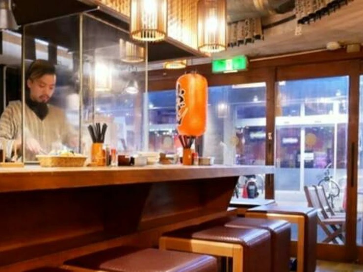 【はまぐり屋　串左衛門】のカウンター