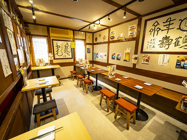かしわ本舗　とりいし本店の店内