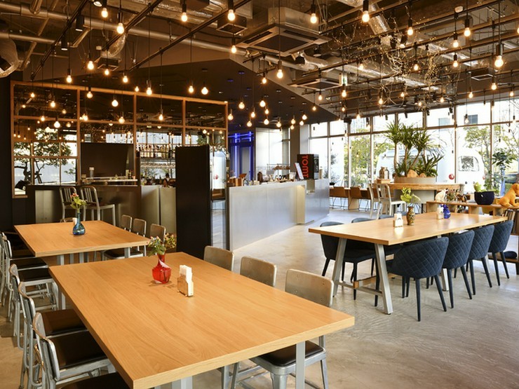 Tomt cafe bistro barの店内