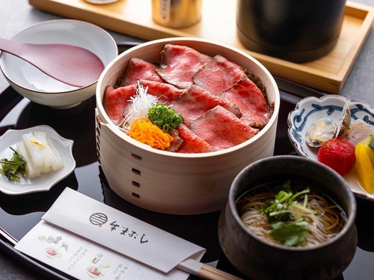 すき焼きと牛まぶし　ももしき　はなれの料理