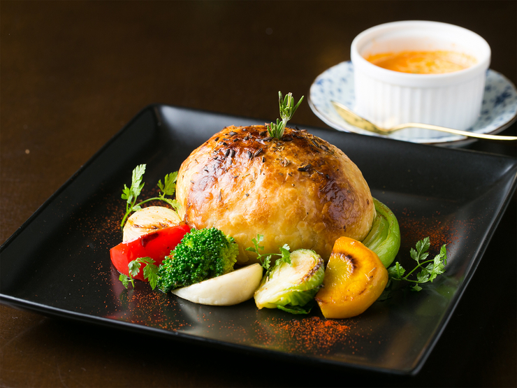 Bistrot　cobaの白身魚のパイアンクルートアメリケーヌソース