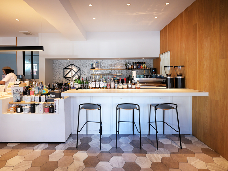 Z/X coffee新栄店のカウンター席