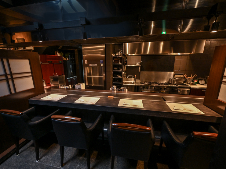 備長炭ステーキ炉sakaiのカウンター