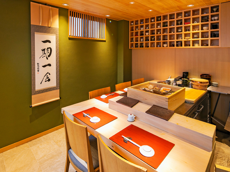 鮓　伊保の店内