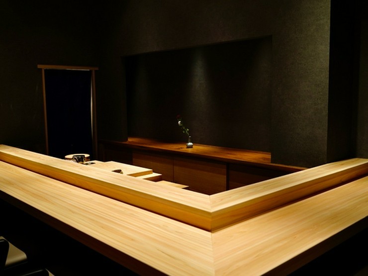 鮨ふじおかの店内