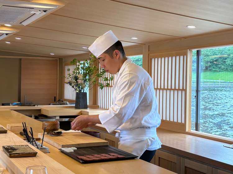 景色とともに、目の前で職人技も堪能できます。