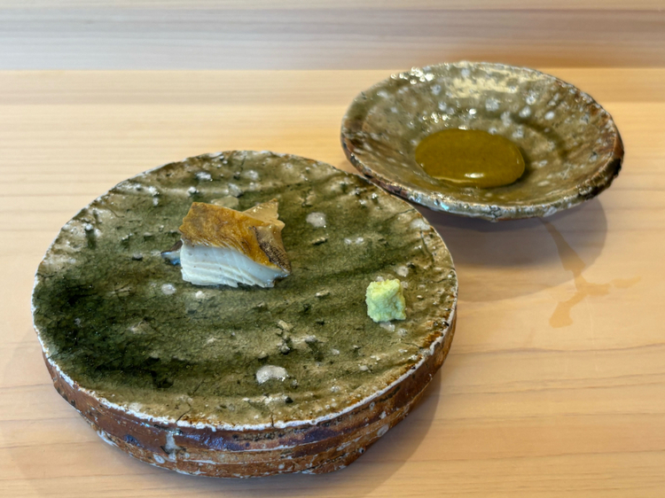 「鮨おりがみ」のシグネチャーの蒸し鮑