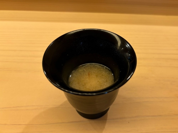 〆に供された味噌汁。