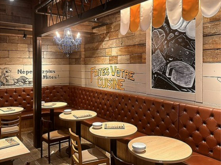 原価ビストロチーズプラス　なんば千日前の内観