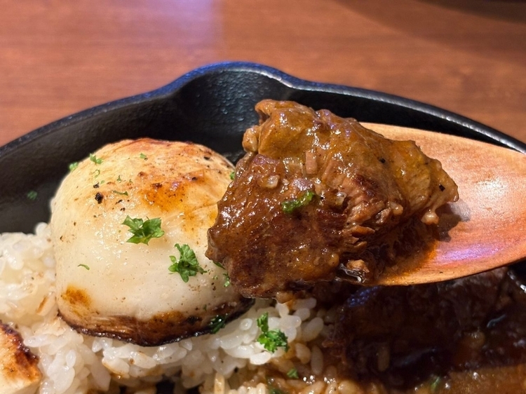 【冒険香る牛すじカレーの店 Roman Kitchen】の牛すじ