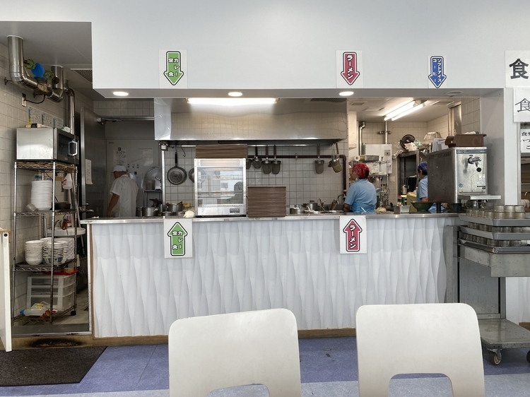 【鮫洲運転免許試験場 食堂】の店内
