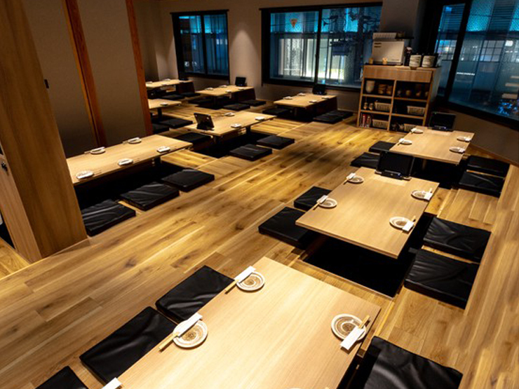 手羽八　名駅店の内観