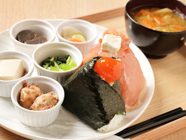 HACHI米お米農家のお結びセット（豚汁＋惣菜5種）