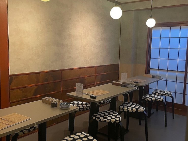 てんぷぅ　四条河原町　天ぷらとアテとワインの店内