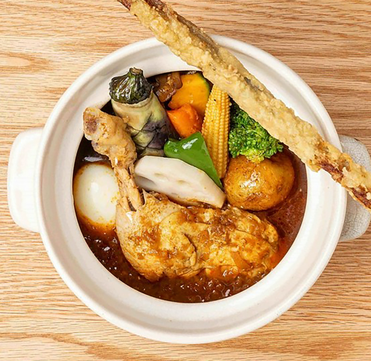 CAFE LOUNGE mosuKeの塩麹鶏と野菜のスープカレー
