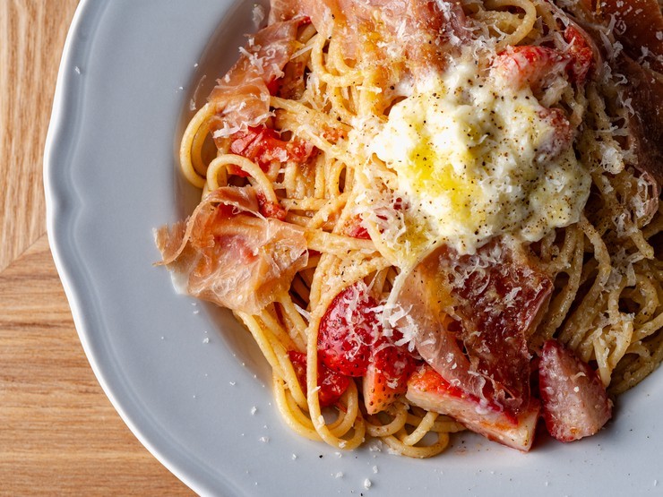 Ce Vinci（チェヴィンチ）のイチゴとフルーツトマトのパスタ