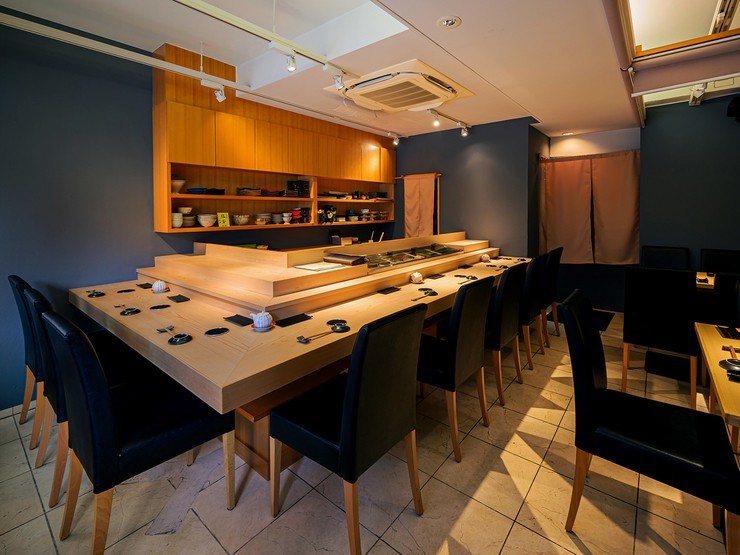 意気な寿し処阿部　目黒店の店内