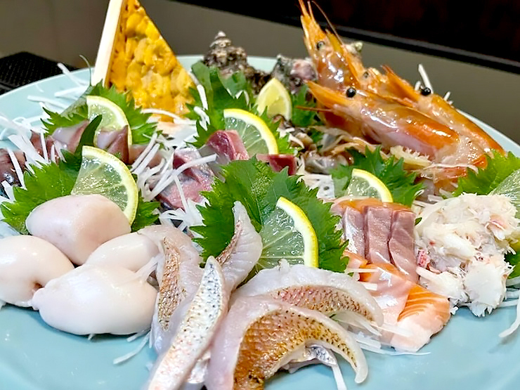 本格炭火焼とりとさかな ゆうまの刺身盛り合わせ