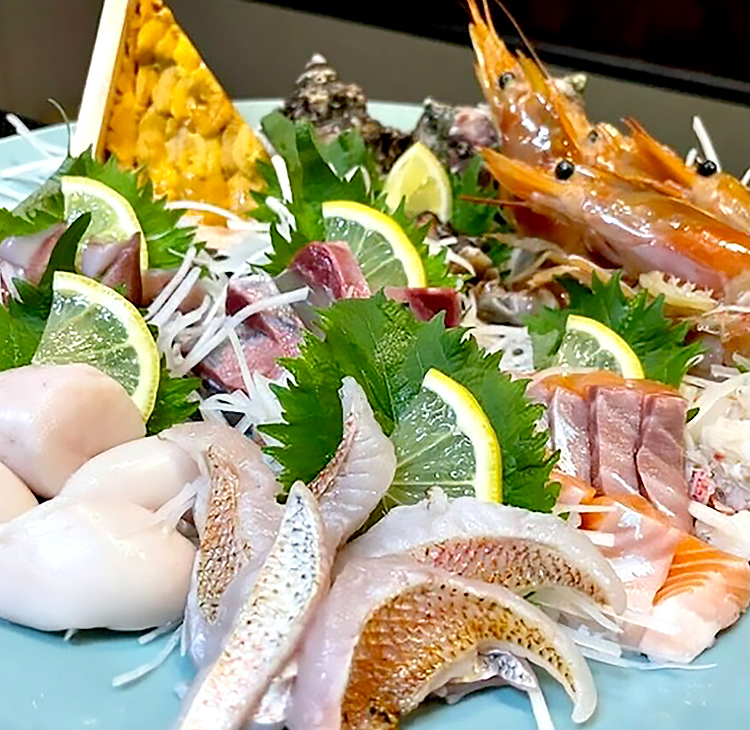 本格炭火焼とりとさかな ゆうまの刺身盛り合わせ