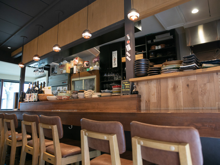 京都河原町 おばんざいと純洋食 アイサニ の店内カウンター席