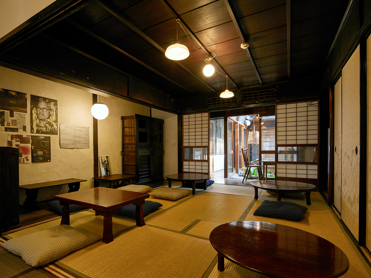 京都 五条 食と森の大正時代の町家をリノベーションした店内。